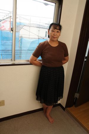 Plump Japanese granny shows you how she likes it - Photo 25