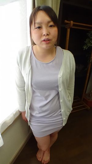 Chubby Japanese MILF invites with her shaved pussy - Photo 11