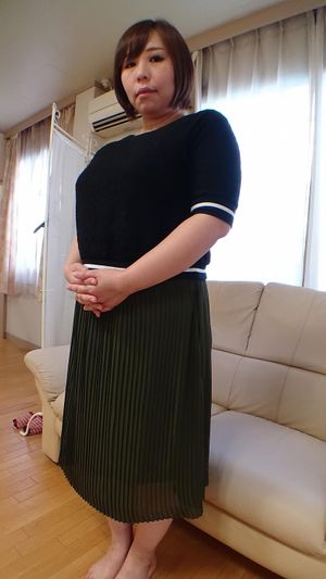 Chubby Japanese Cougar Wants A Younger Cock - Photo 30