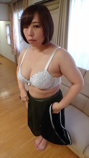 Chubby Japanese Cougar Wants A Younger Cock - Photo 39