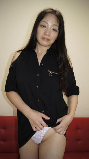 Japanese Cougar POV Freshly Shaved For Creampie - Photo 38