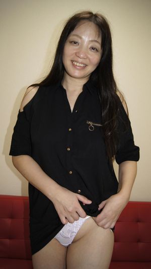 Japanese Cougar POV Freshly Shaved For Creampie - Photo 39