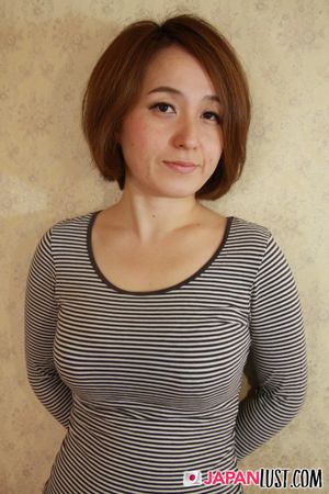 Busty Japanese Cougar Amateur Gets Big Creampie Present - Photo 111