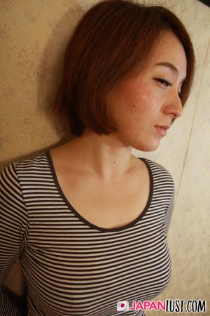 Busty Japanese Cougar Amateur Gets Big Creampie Present - Photo 116