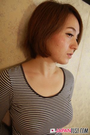Busty Japanese Cougar Amateur Gets Big Creampie Present - Photo 117