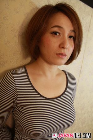Busty Japanese Cougar Amateur Gets Big Creampie Present - Photo 118