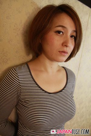 Busty Japanese Cougar Amateur Gets Big Creampie Present - Photo 119