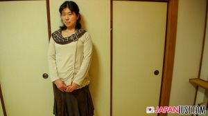 Japan MILF Gets Her Hairy Pussy Used And Filled With Cum - Photo 10