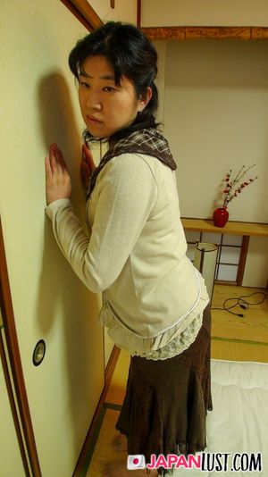 Japan MILF Gets Her Hairy Pussy Used And Filled With Cum - Photo 21