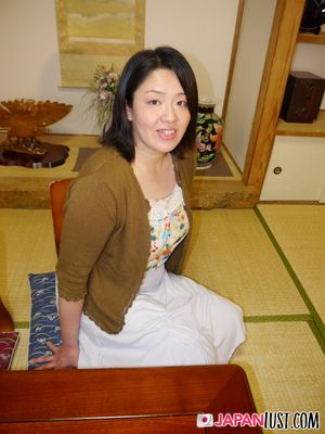 Chubby Mature Japanese Babe Loves Cock Indoors And Outdoors - Photo 20