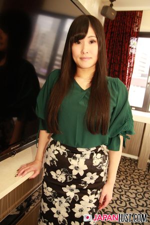 Japanese MILF Freshly Shaved For POV Creampie - Photo 36
