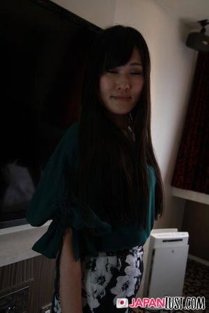 Japanese MILF Freshly Shaved For POV Creampie - Photo 40
