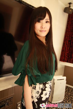 Japanese MILF Freshly Shaved For POV Creampie - Photo 41