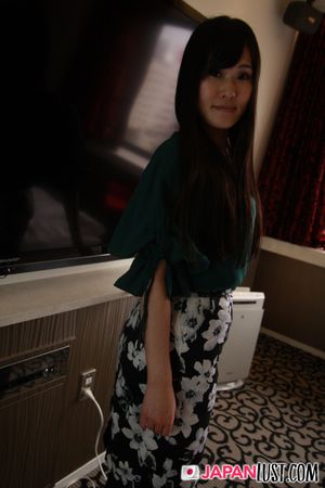 Japanese MILF Freshly Shaved For POV Creampie - Photo 42