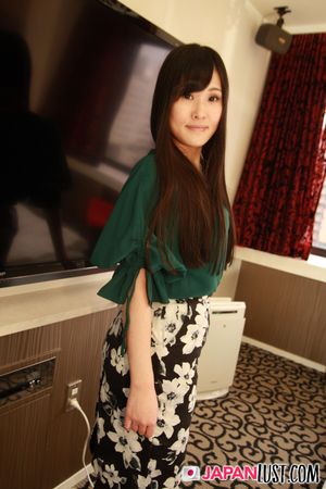 Japanese MILF Freshly Shaved For POV Creampie - Photo 43