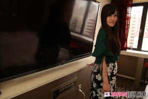 Japanese MILF Freshly Shaved For POV Creampie - Photo 45