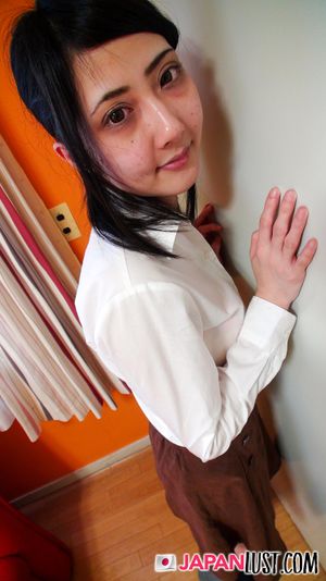 Skinny Japanese Cougar POV Sex - Photo 23