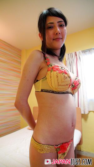 Skinny Japanese Cougar POV Sex - Photo 46