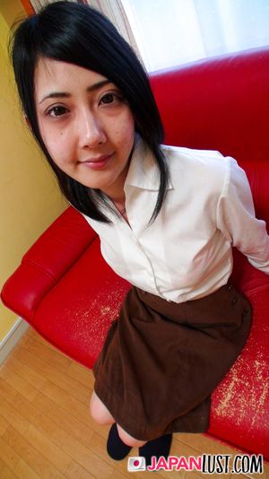 Skinny Japanese Cougar POV Sex - Photo 7