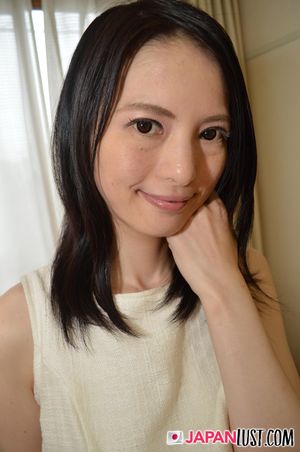Skinny Japanese Cougar Gets Total Pussy Attention - Photo 38