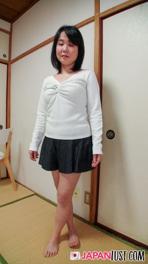 Amateur Japanese Cougar Feels POV Creampie Dump Into Her - Photo 9