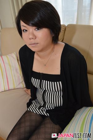 Chubby Japanese MILF Squirts For Pussy Attention - Photo 10