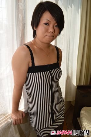 Chubby Japanese MILF Squirts For Pussy Attention - Photo 14