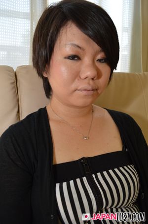 Chubby Japanese MILF Squirts For Pussy Attention - Photo 6