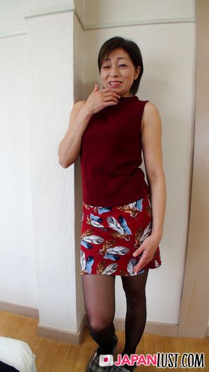 TIght Japanese Cougar Is So Wet For POV Creampie - Photo 28