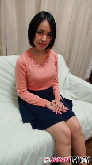 Japanese MILF Secretary Gets Her Pussy Explored POV - Photo 3