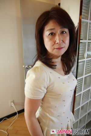 Mature Japanese Granny Hairy Pussy POV Sex - Photo 14