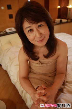 Mature Japanese Granny Hairy Pussy POV Sex - Photo 190