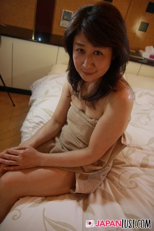 Mature Japanese Granny Hairy Pussy POV Sex - Photo 193