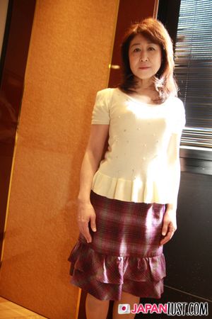 Mature Japanese Granny Hairy Pussy POV Sex - Photo 36