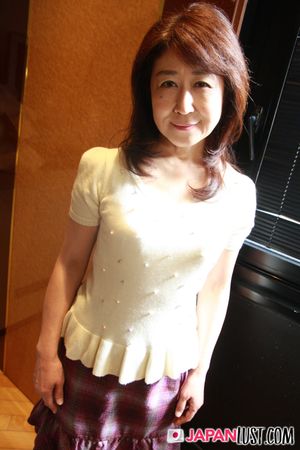 Mature Japanese Granny Hairy Pussy POV Sex - Photo 38