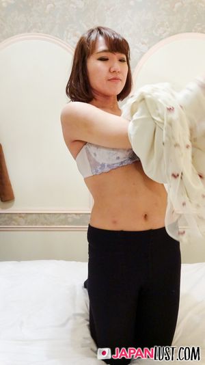 Japanese MILF Loves Getting Pussy Used For POV Creampie - Photo 38