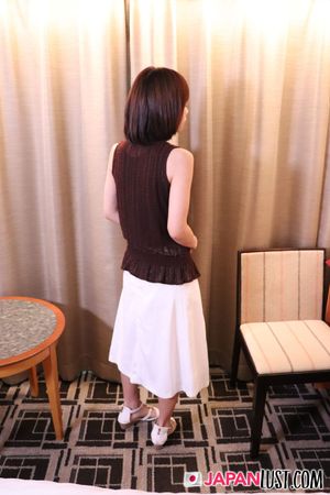 Slender Japanese MILF Spreads Wide For POV Sex - Photo 17