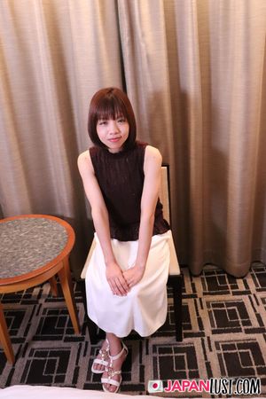 Slender Japanese MILF Spreads Wide For POV Sex - Photo 4