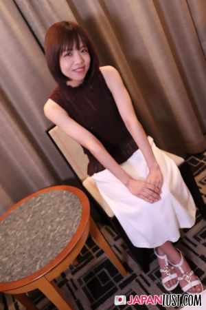 Slender Japanese MILF Spreads Wide For POV Sex - Photo 9