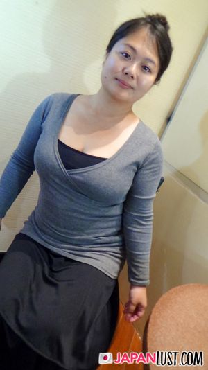Chubby Japanese MILF Loves Feeling Cum Inside Her - Photo 1