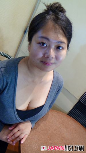 Chubby Japanese MILF Loves Feeling Cum Inside Her - Photo 12