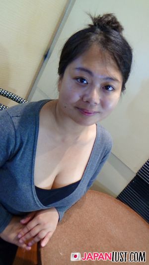 Chubby Japanese MILF Loves Feeling Cum Inside Her - Photo 13