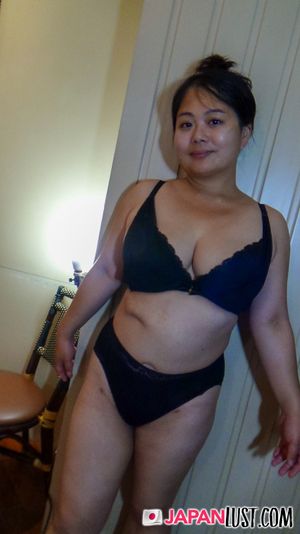 Chubby Japanese MILF Loves Feeling Cum Inside Her - Photo 139