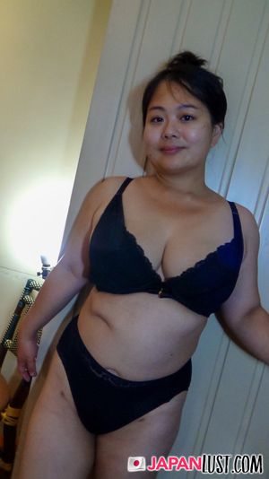Chubby Japanese MILF Loves Feeling Cum Inside Her - Photo 140