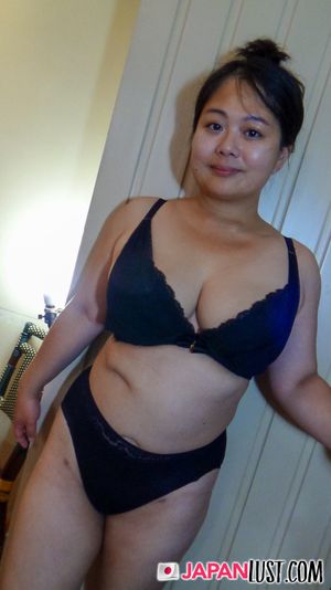 Chubby Japanese MILF Loves Feeling Cum Inside Her - Photo 142