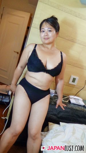 Chubby Japanese MILF Loves Feeling Cum Inside Her - Photo 170