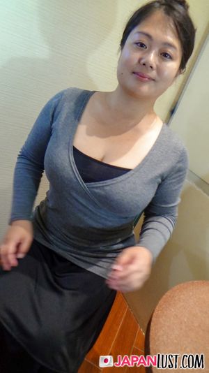 Chubby Japanese MILF Loves Feeling Cum Inside Her - Photo 2
