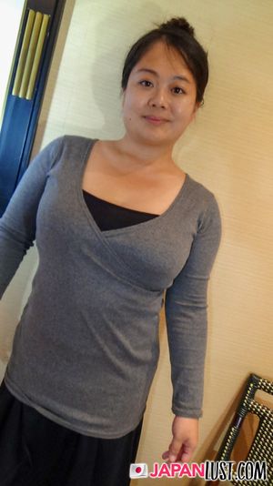 Chubby Japanese MILF Loves Feeling Cum Inside Her - Photo 28