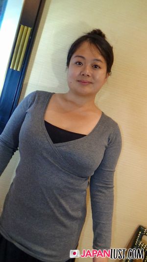 Chubby Japanese MILF Loves Feeling Cum Inside Her - Photo 29