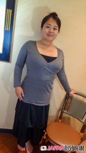 Chubby Japanese MILF Loves Feeling Cum Inside Her - Photo 35